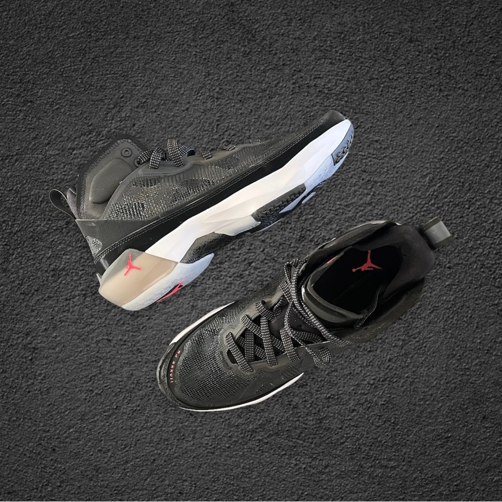 ✔️New✔️ NIKE Air Jordan XXXVII 37 GS Black Hot Punch